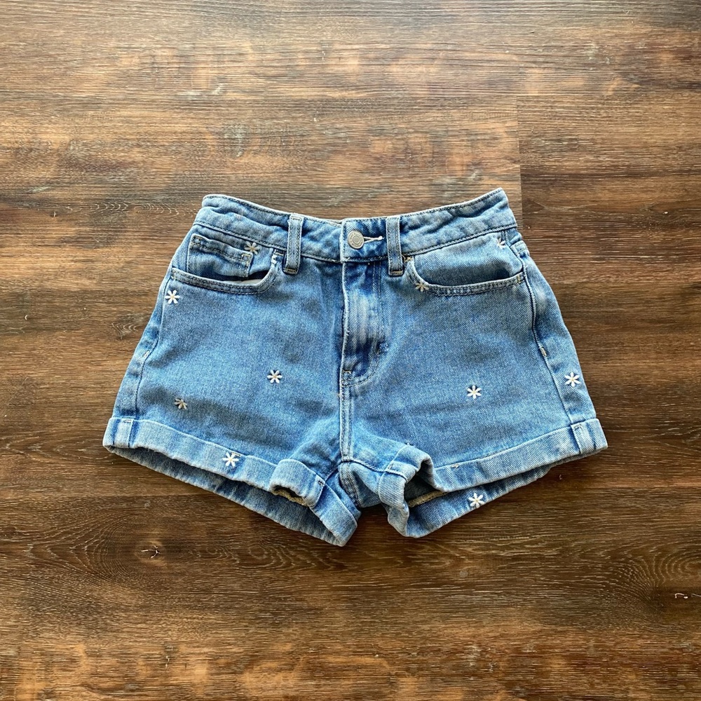 Pacsun daisy shorts
